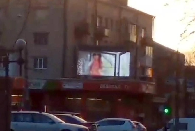 В Хмельницком на рекламном билборде показывали взрослое видео