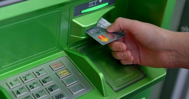 В ПриватБанке подняли тревогу из-за мошенников: берегите свои карточки