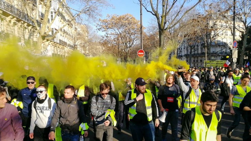 Путинского пропагандиста ранили прямо в центре столицы в ходе протестов. ВИДЕО