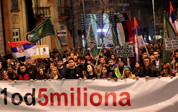 Сербию захлестнули массовые протесты