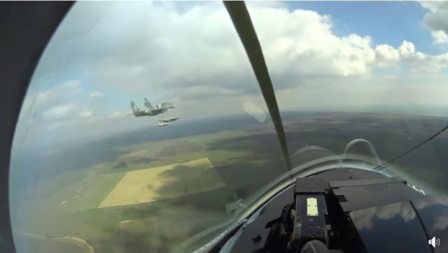 ВСУ подняли авиацию в Азовском море: истребители и штурмовики с полной боевой нагрузкой