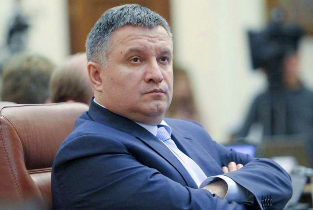 Кого поставит президентом министр МВД?
