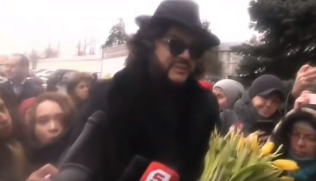 «Даже не верится». Убитый горем Киркоров простился с Юлией Началовой. ВИДЕО