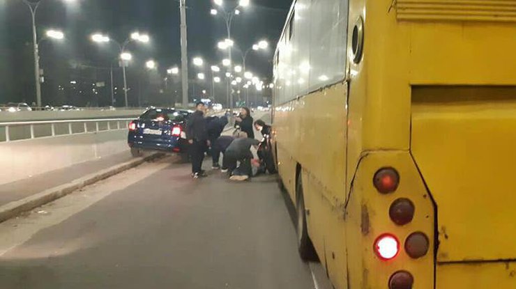 ДТП с маршруткой в Киеве: появилось шокирующее видео