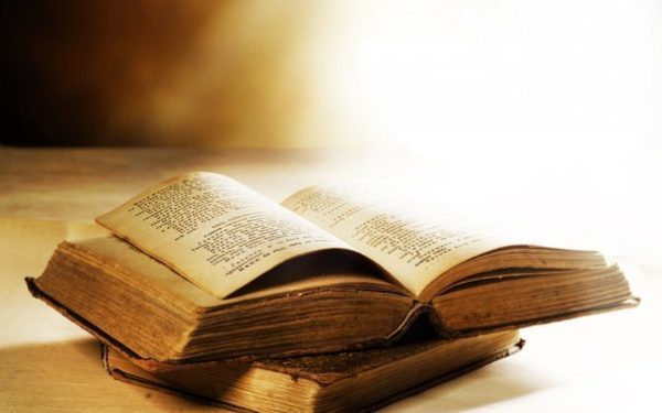 В Библии XVI века обнаружили таинственные записки