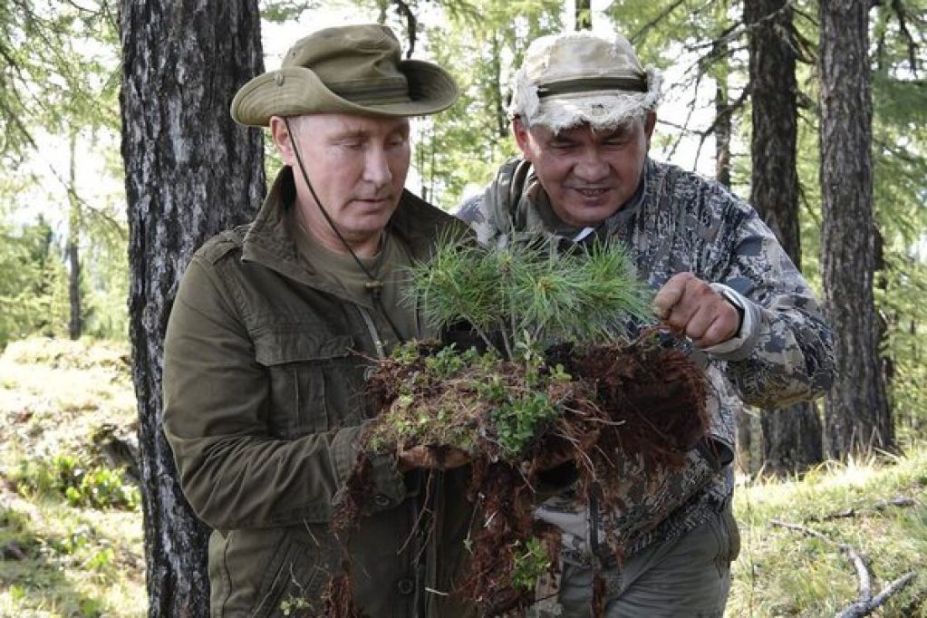 "Путин любит жарить": пикантные подробности с отдыха президента России 