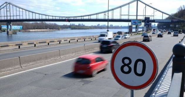 В Киеве увеличили лимит скорости на дорогах: список улиц