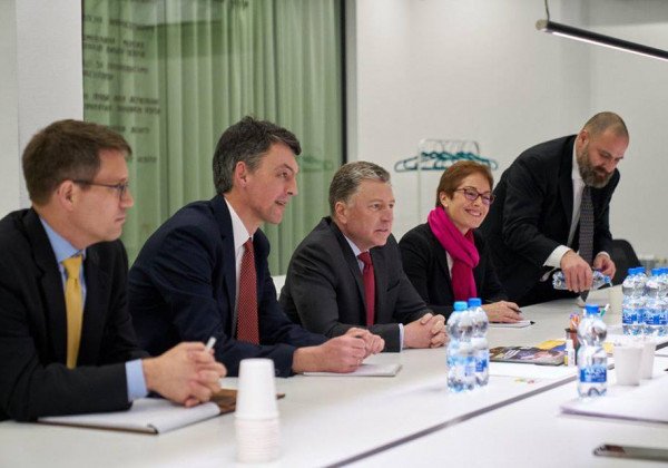 Команда Зеленского выдвинула восемь требований к Порошенко