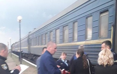 ЧП в поезде из Харькова: пассажиров госпитализировали с ножевыми ранениями
