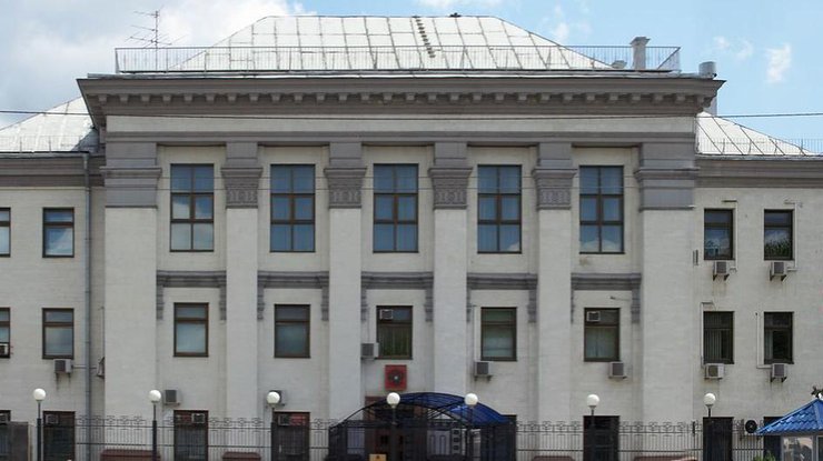 В Киеве у посольства России прогремел взрыв. ФОТО, ВИДЕО