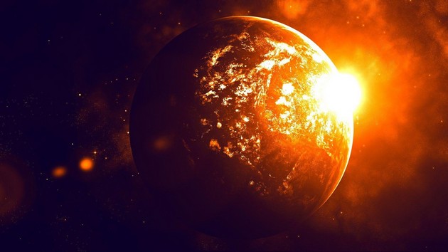 Новая угроза для Земли: гигантское пятно проступило на Солнце