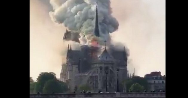 В Париже горит Собор Парижской Богоматери. ФОТО, ВИДЕО 