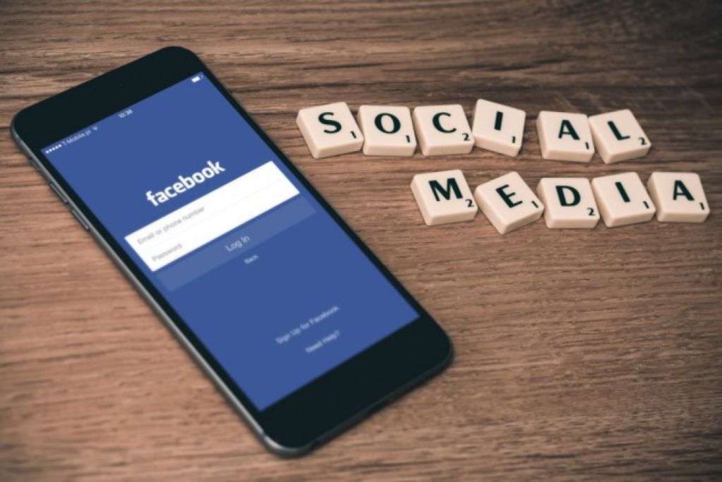 Facebook планирует отказаться от Messenger