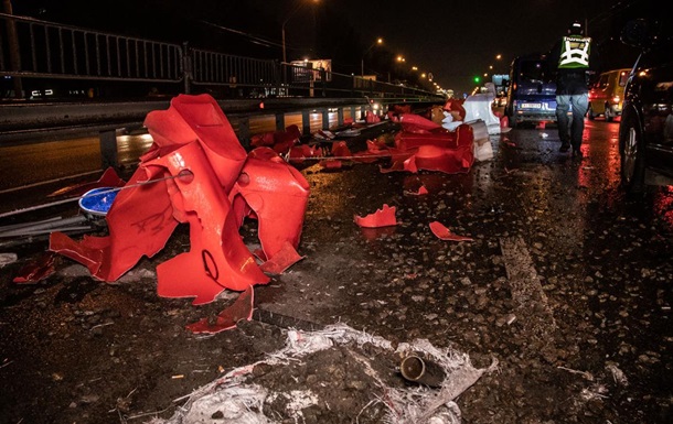 ДТП в Киеве: водитель микроавтобуса устроил нечто страшное на проспекте Победы и скрылся. ФОТО