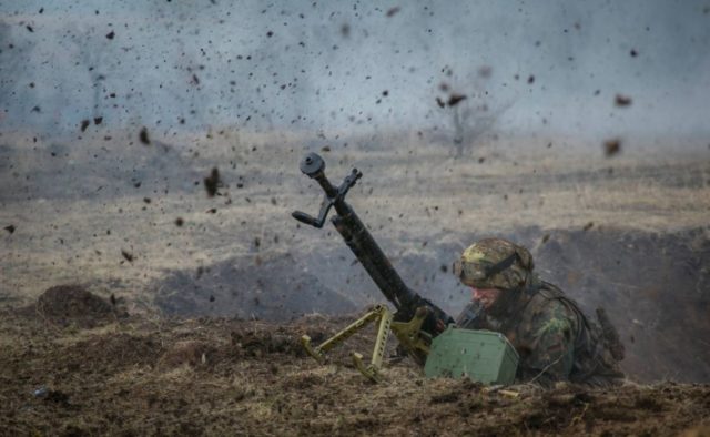 Война на Донбассе: боевики пустили в ход артиллерийские системы и минометы