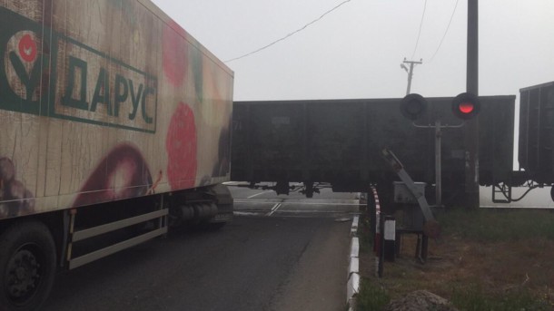 Грузовик DAF врезался в поезд: движение на трассе Одесса-Измаил приостановлено. ФОТО