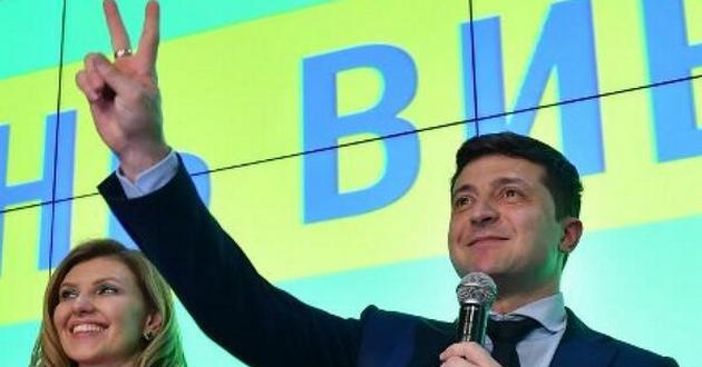 Свет победит тьму: Зеленский поздравил украинцев с Пасхой
