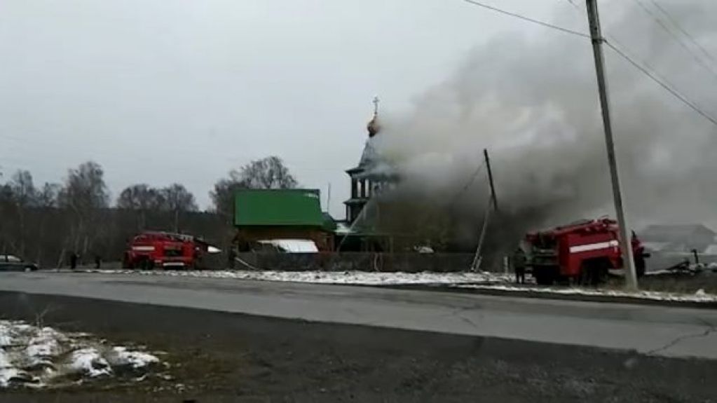 Мольбы слышны отовсюду: дети оказались в огненной ловушке