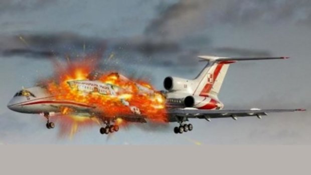 Пылающий Boeing падал на головы людям: появилось видео