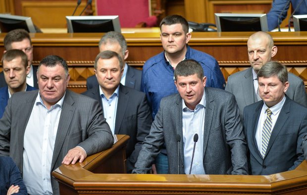 «На кол м**зь!»: доходы депутата взбудоражили украинцев
