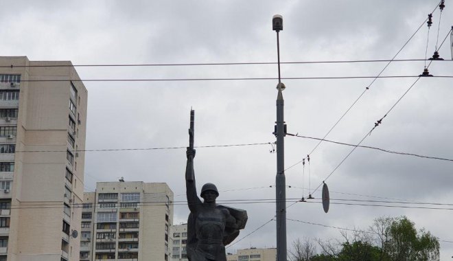 Молния сбила флаг с памятника Воину-освободителю. ВИДЕО 