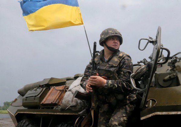 Война на Донбассе. Боевики обстреляли позиции ВСУ из минометов, БМП и гранатометов