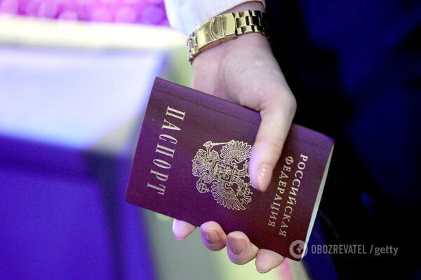 Гройсман придумал, как решить проблему с выдачей российских паспортов на Донбассе