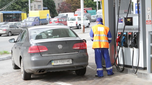 На украинских АЗС резко упали цены на дизельное топливо
