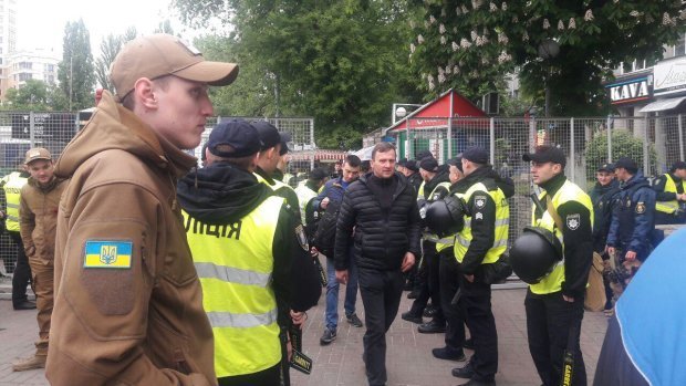 Проверяют каждого: Киев оцеплен нарядами полиции