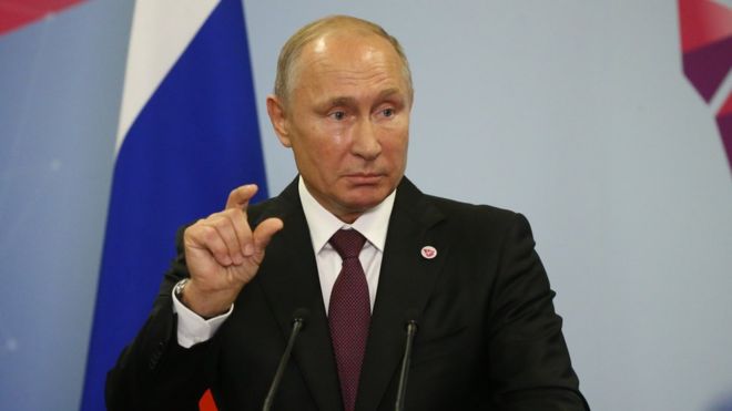 «А чего не в живот?» Путин показал, как нужно целовать старушек. ФОТО