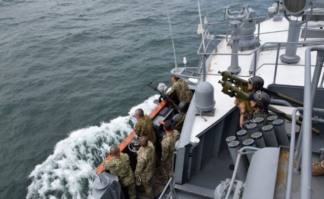ВСУ экстренно вывели войска в Черное море: кадры происходящего