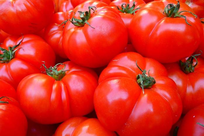 Опытные дачники подсказали, как вырастить крупные помидоры