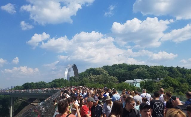 Людей не пускают: «мост Кличко» сотрясло еще одно ЧП