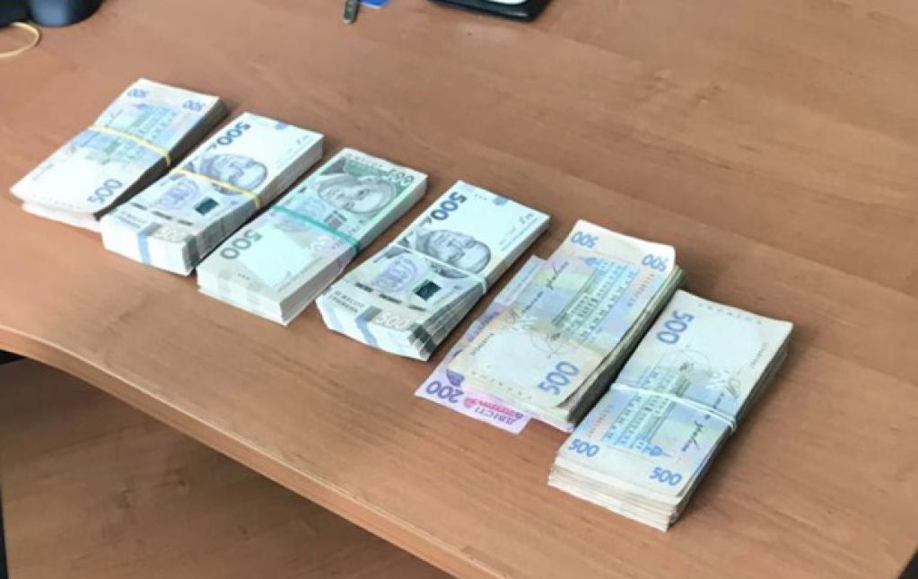 Чиновники Укрзализныци «погорели» на взятке