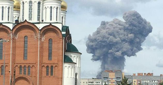 Тела выносят из разрушенных зданий, люди остаются в ловушке: всплыли пугающие детали взрывов в РФ. ВИДЕО