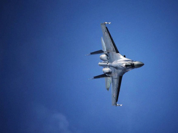 Российский истребитель напугал пилотов американского самолета небезопасными действиями