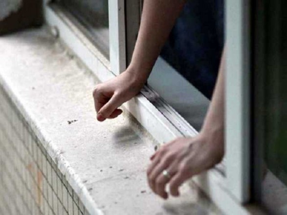 Во Львове женщина покончила с собой, выпрыгнув из окна пятого этажа