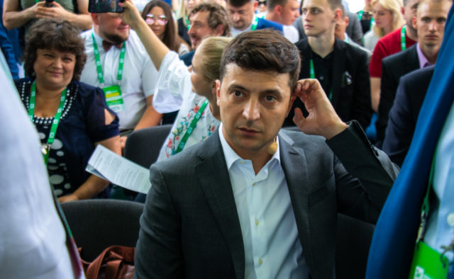 Партия Зеленского попала в скандал: раскрыта неприглядная правда о «Слуге народа»