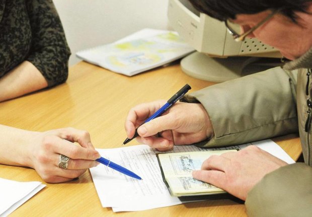 Украинцам уже начисляют пеню за ЖКХ: сколько придется выложить