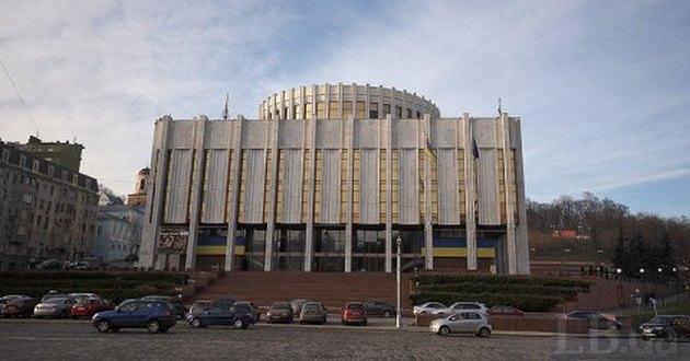 Зеленский рассматривает переезд с Банковой в Украинский дом