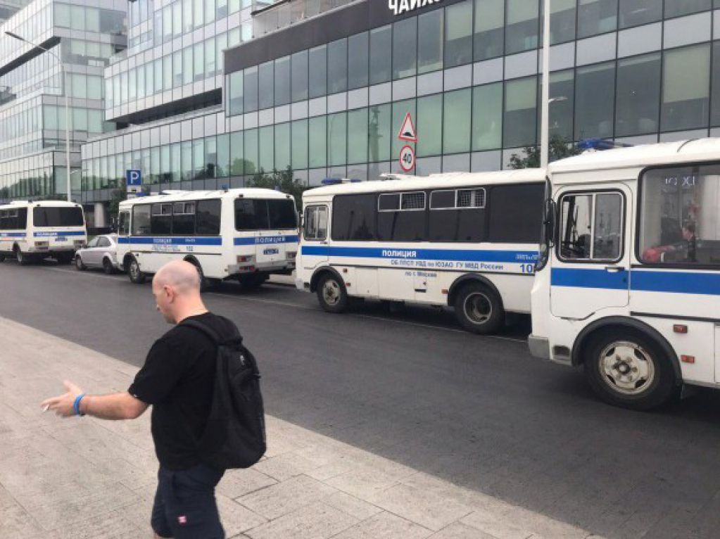 В Москве провели массовые аресты на марше за свободу Голунова