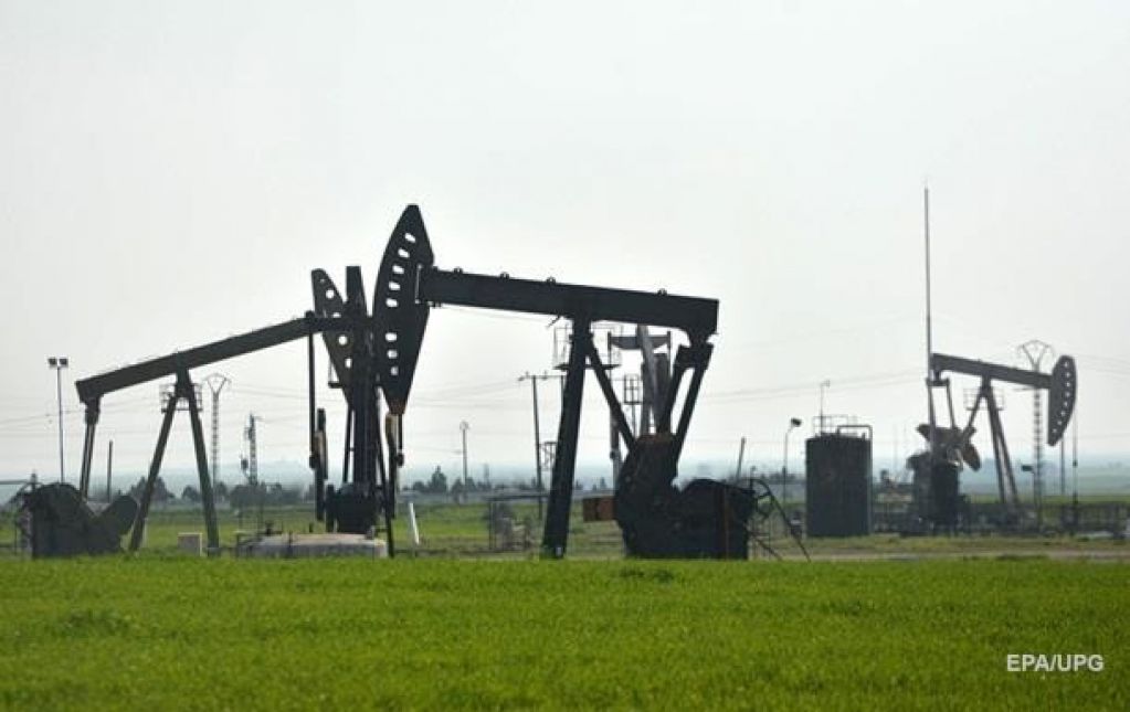 Мировые цены на нефть продолжают активное падение. И вот почему