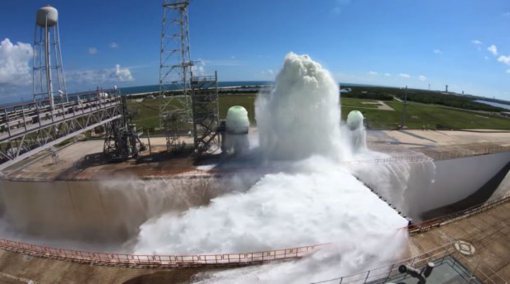 Что будет, если за одну минуту выплеснуть 1 701 000 литров воды. ВИДЕО