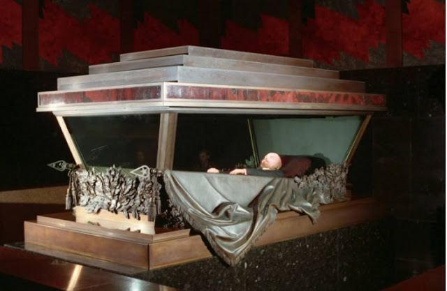 Кадры, удивившие мир: что происходит ночью в гробу Ленина. ВИДЕО