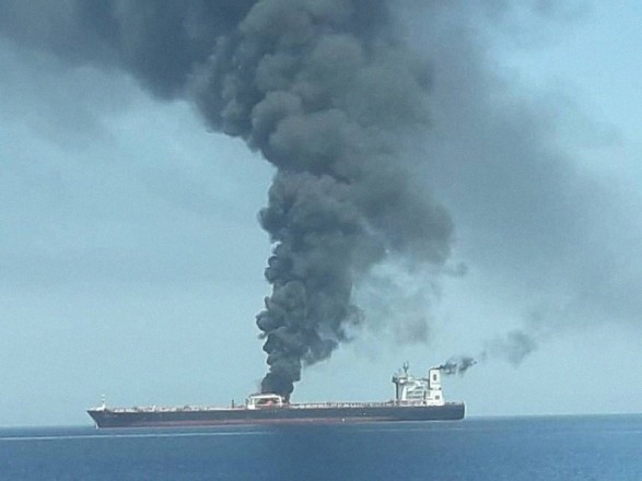 Мировые цены на нефть взлетели после пожара на танкере в Персидском заливе
