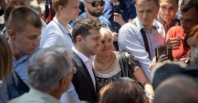 "В ближайщее время": Зеленский пообещал  Донбассу дать денег