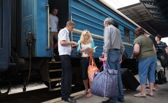 «Жалобы на пи***сов не действуют»: поезд Укрзализныци довел украинцев до истерики