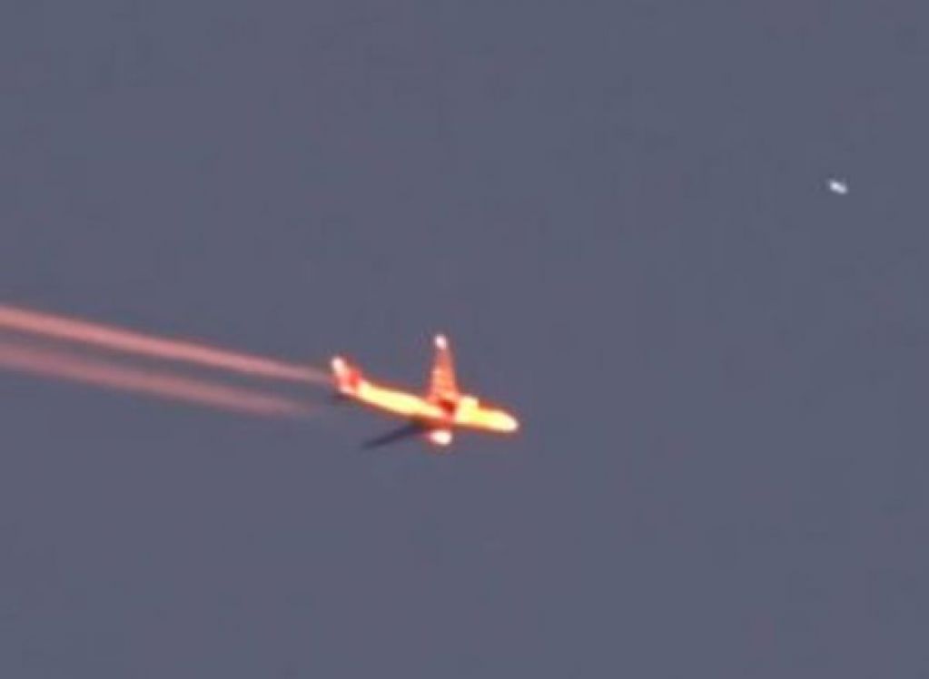 Нибиру до смерти перепугало пассажиров авиалайнера: уникальное видео