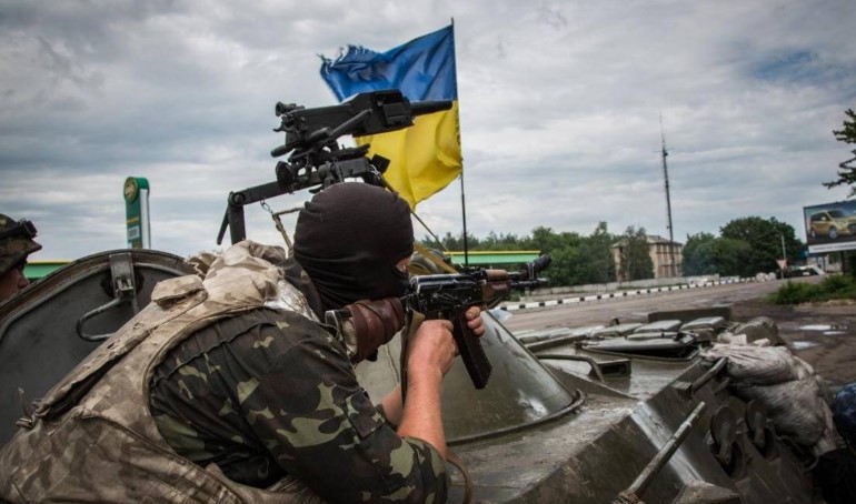 На Донбассе разгорелись жаркие бои, есть погибшие и раненые
