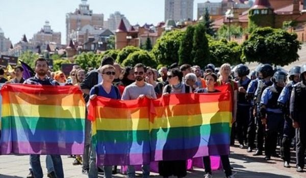«Обзывают п**ором»: ЛГБТ-военный рассказал, как к нему относятся в армии